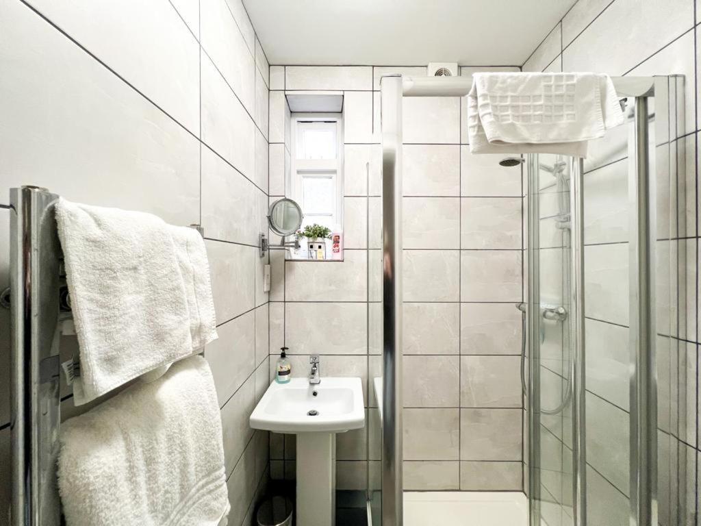 Suitely - Berkeley Apartments Cheltenham Bagian luar foto