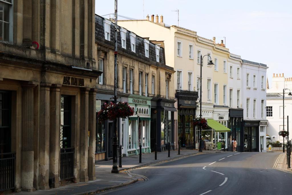 Suitely - Berkeley Apartments Cheltenham Bagian luar foto
