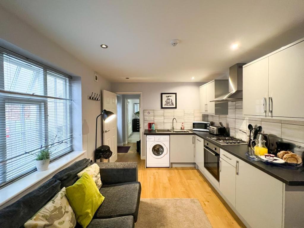 Suitely - Berkeley Apartments Cheltenham Bagian luar foto