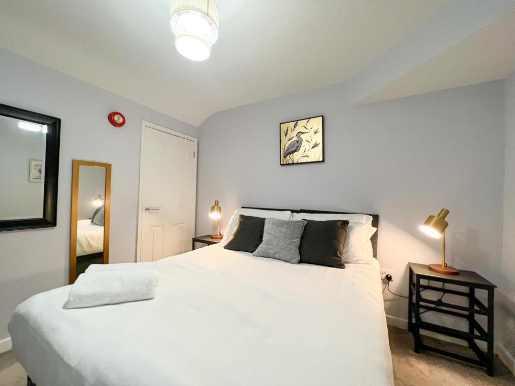 Suitely - Berkeley Apartments Cheltenham Bagian luar foto